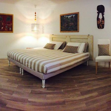A Casa Di Esther โบโลญญา ภายนอก รูปภาพ
