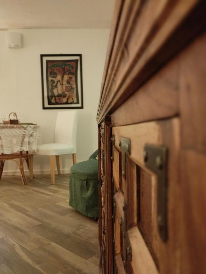 A Casa Di Esther โบโลญญา ภายนอก รูปภาพ
