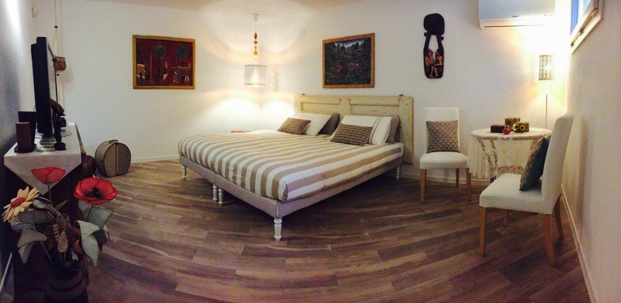 A Casa Di Esther โบโลญญา ภายนอก รูปภาพ